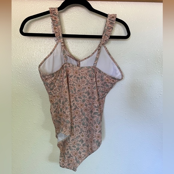 Rylee + Cru Women’s Ruffle One-Piece - Picture 2 of 5